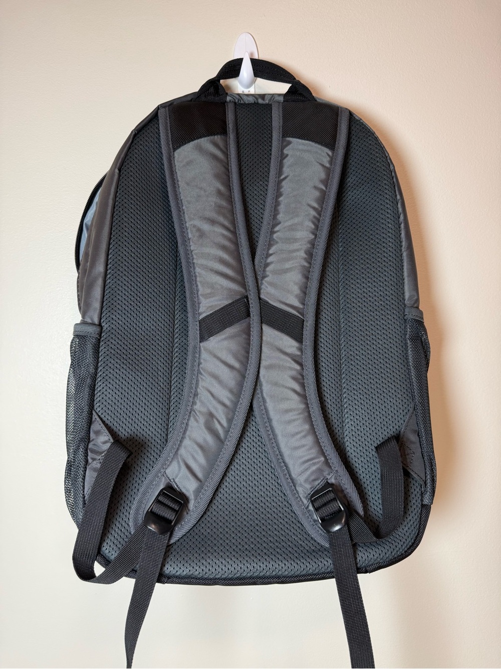 Dell Urban Backpack 15 - Gray with Black Accents - Picture 8 of 8